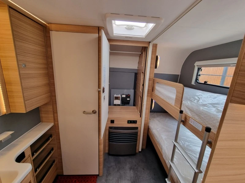 Каравана Dethleffs Camper 540QMK !!!С отстъпка 3333EUR!! 0% Лизинг!, снимка 13 - Каравани и кемпери - 49460340