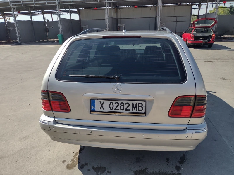 Mercedes-Benz E 270, снимка 9 - Автомобили и джипове - 47323944