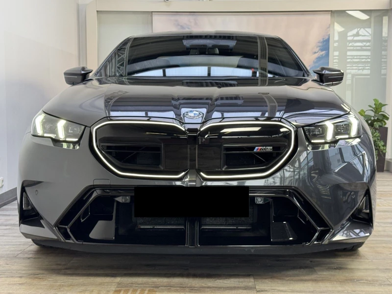 BMW M5 4.4 V8/PLUG-IN/NEW MODEL/FULL CARBON/B&W/HEAD UP/ , снимка 2 - Автомобили и джипове - 49465023