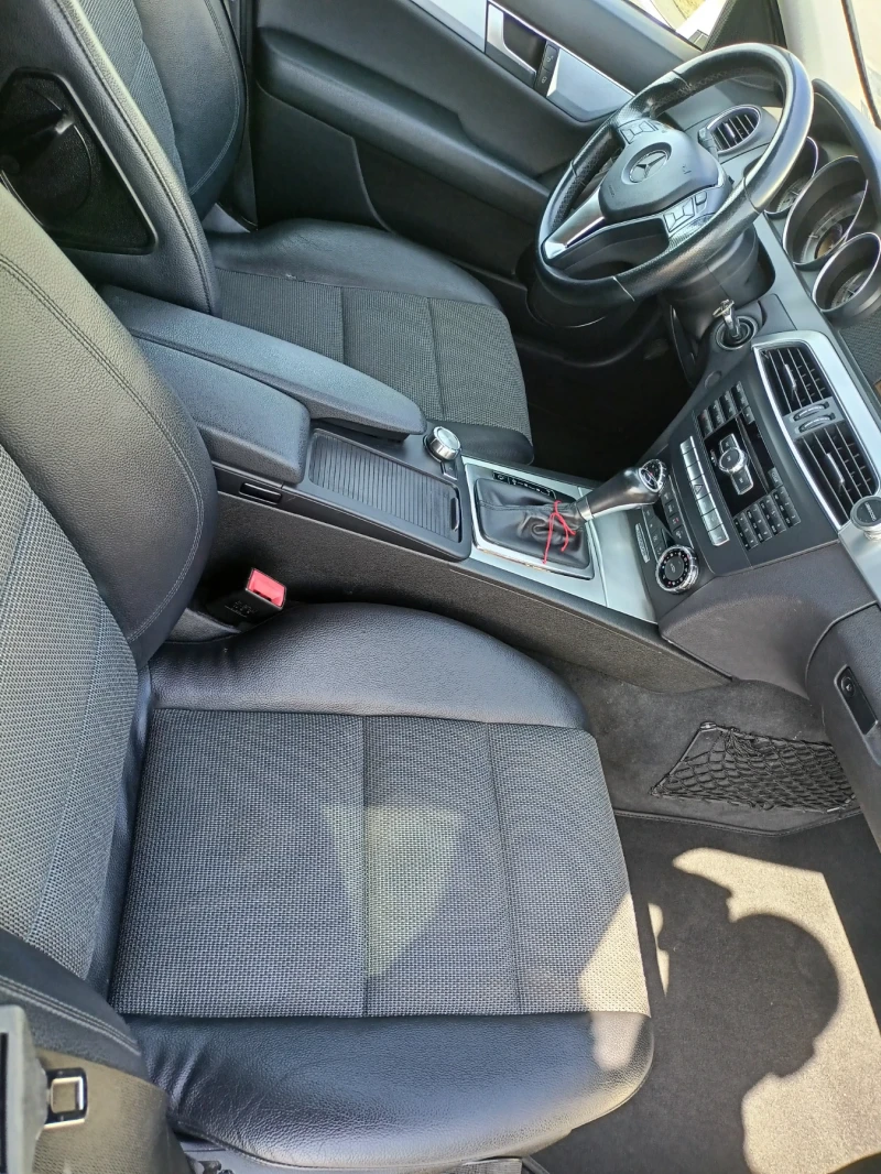 Mercedes-Benz C 350, снимка 4 - Автомобили и джипове - 51374372