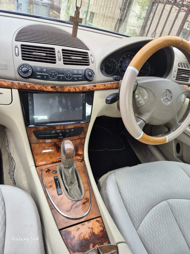 Mercedes-Benz E 270, снимка 10 - Автомобили и джипове - 52482562