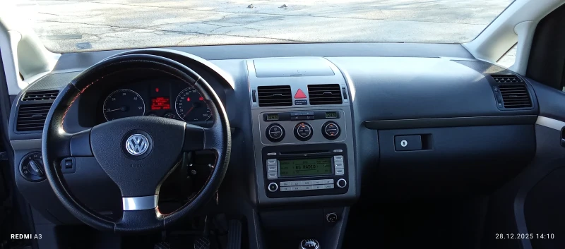 VW Touran 1.9 TDI, снимка 7 - Автомобили и джипове - 52921671
