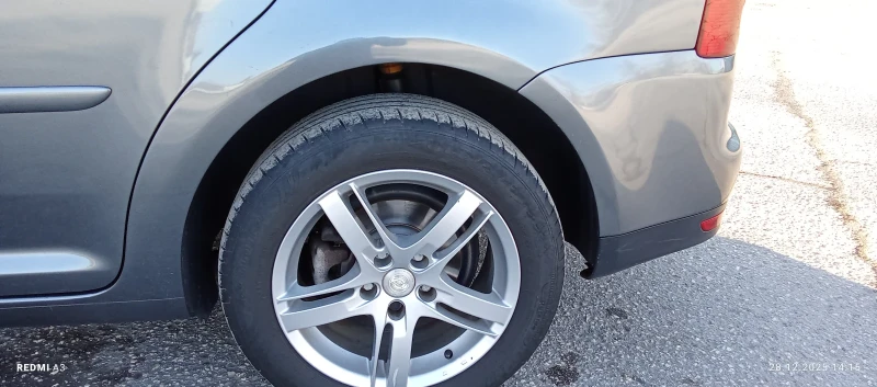 VW Touran 1.9 TDI, снимка 15 - Автомобили и джипове - 52921671