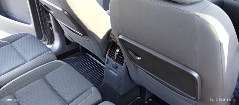 VW Touran 1.9 TDI, снимка 10 - Автомобили и джипове - 52921671