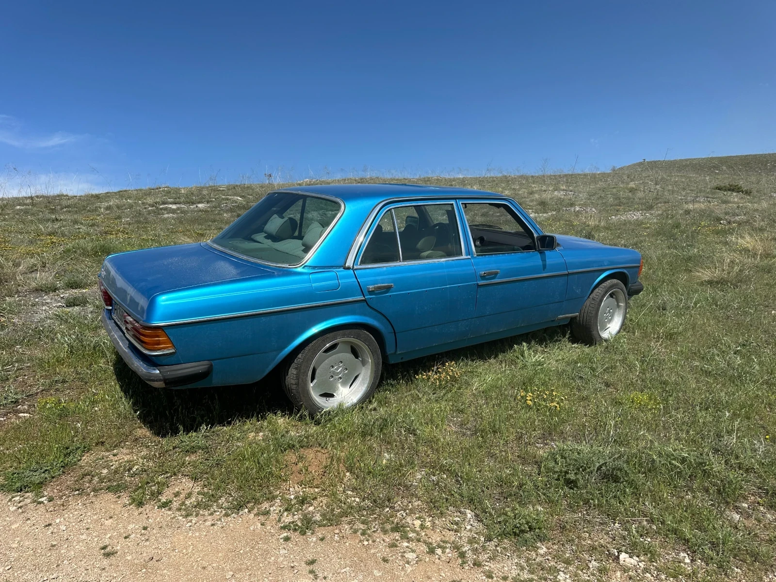 Mercedes-Benz 123  - изображение 7