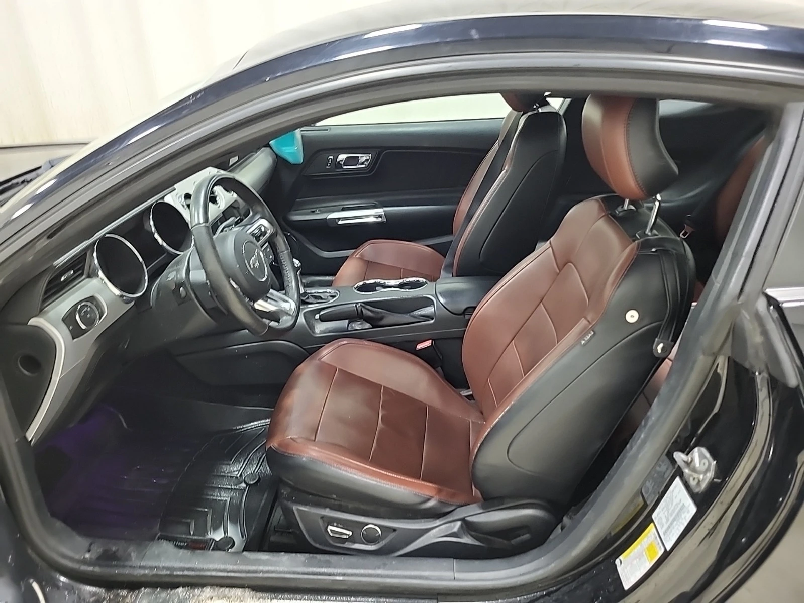 Ford Mustang ECOBOOST * * CARFAX * * АВТО КРЕДИТ * *  - изображение 8