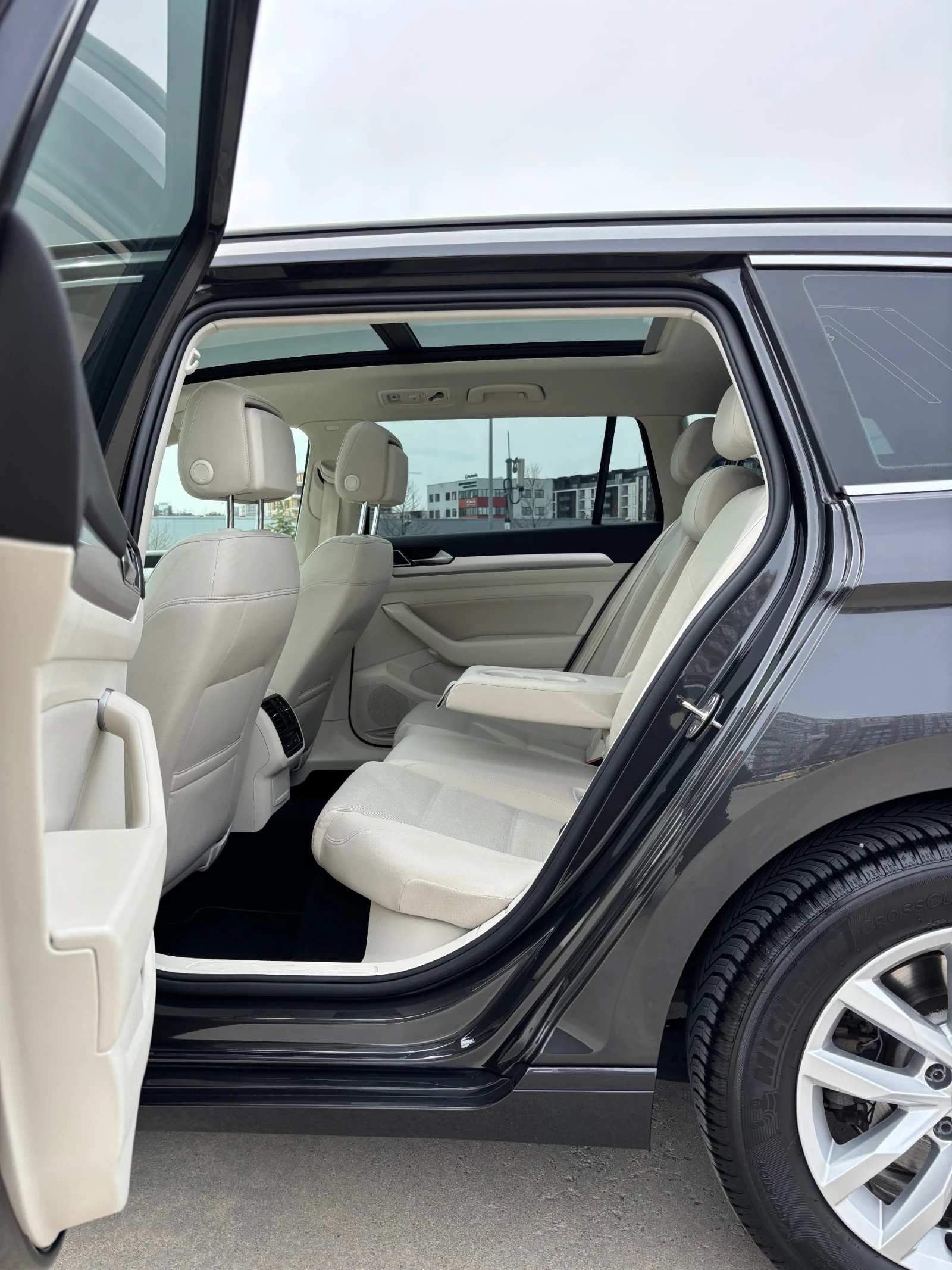 VW Passat Variant/Comfortline/150BMT/DSG7/Панорамен/, снимка 10 - Автомобили и джипове - 54205323