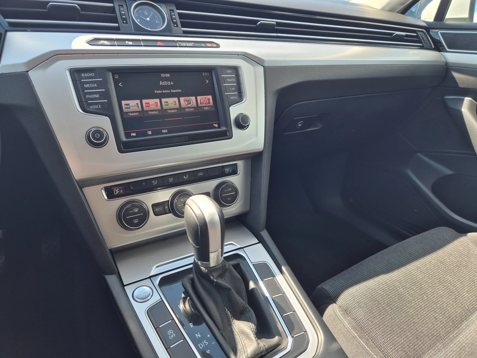 VW Passat 1.6 TDI , снимка 8 - Автомобили и джипове - 54385265
