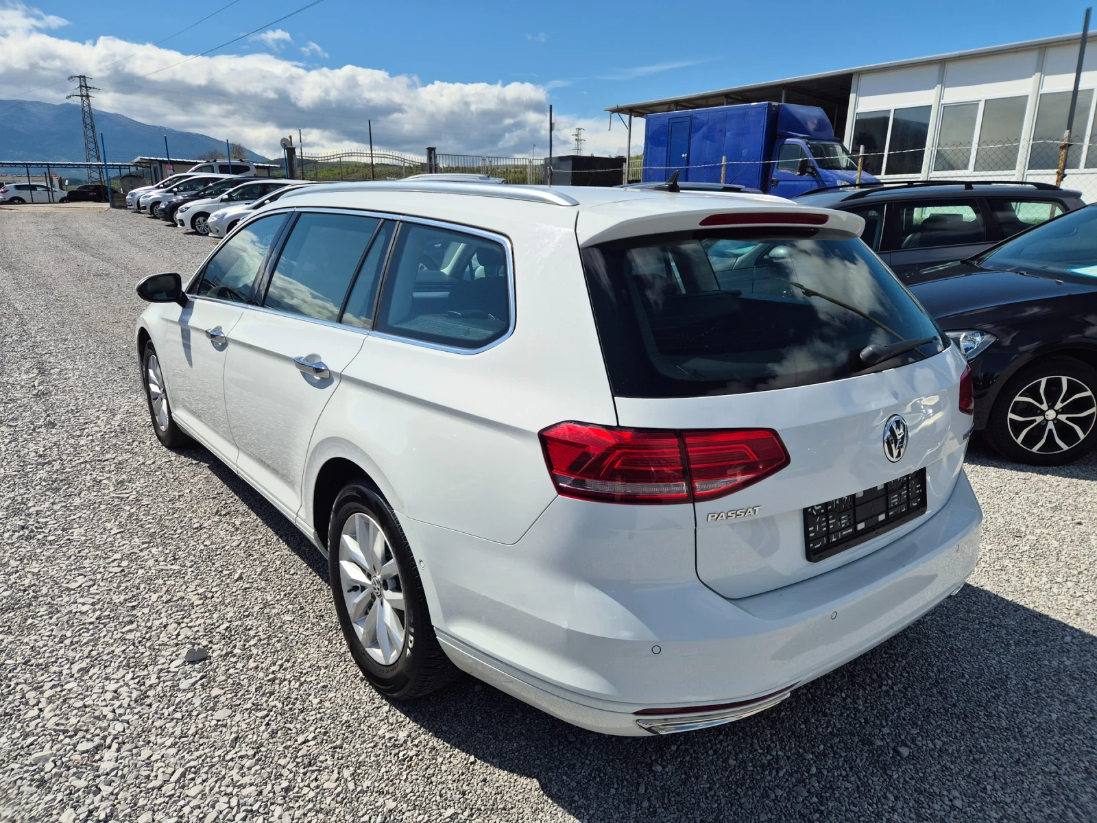 VW Passat 1.6 TDI , снимка 6 - Автомобили и джипове - 54385265