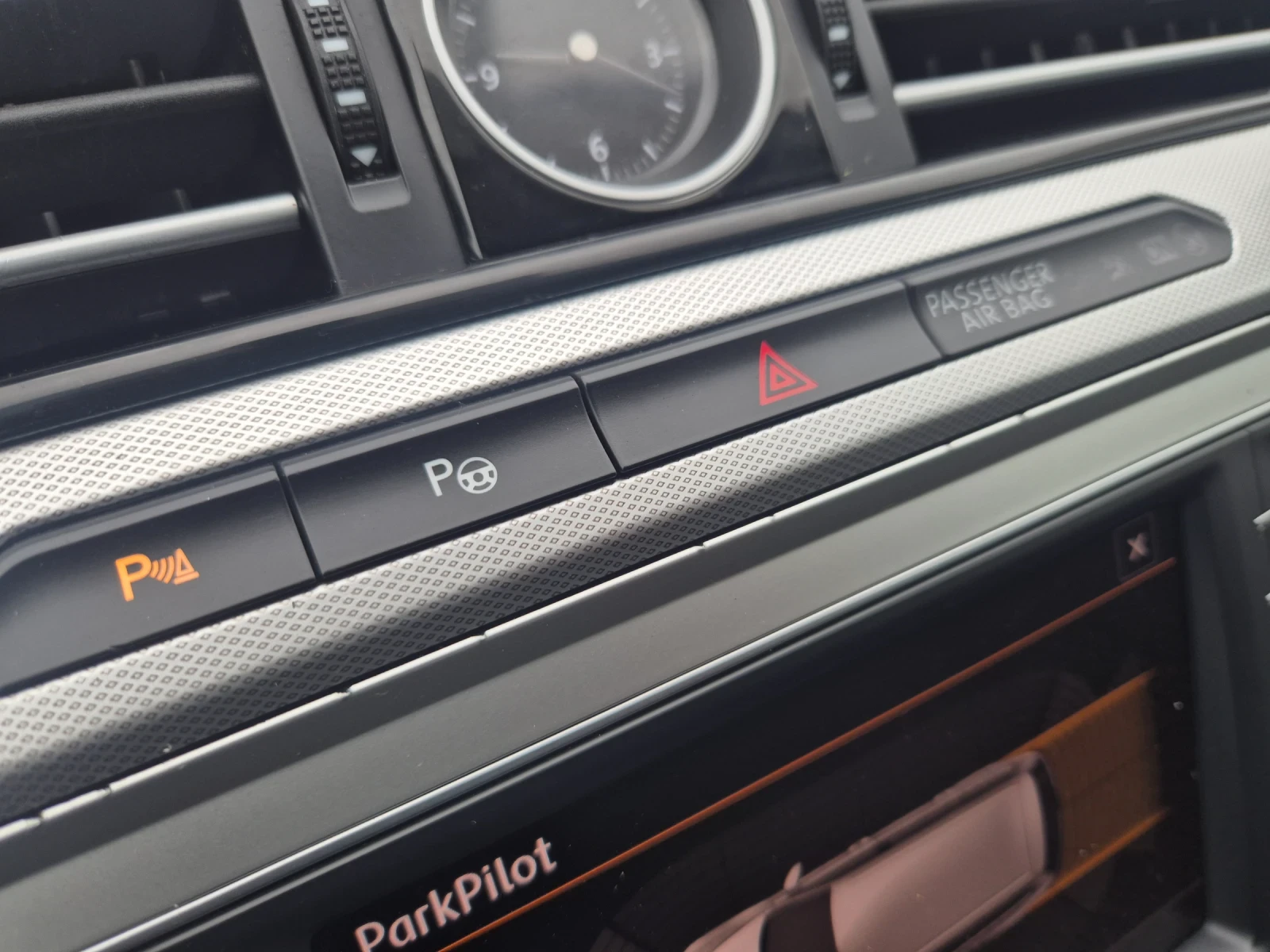 VW Passat 1.6 TDI , снимка 12 - Автомобили и джипове - 54385265