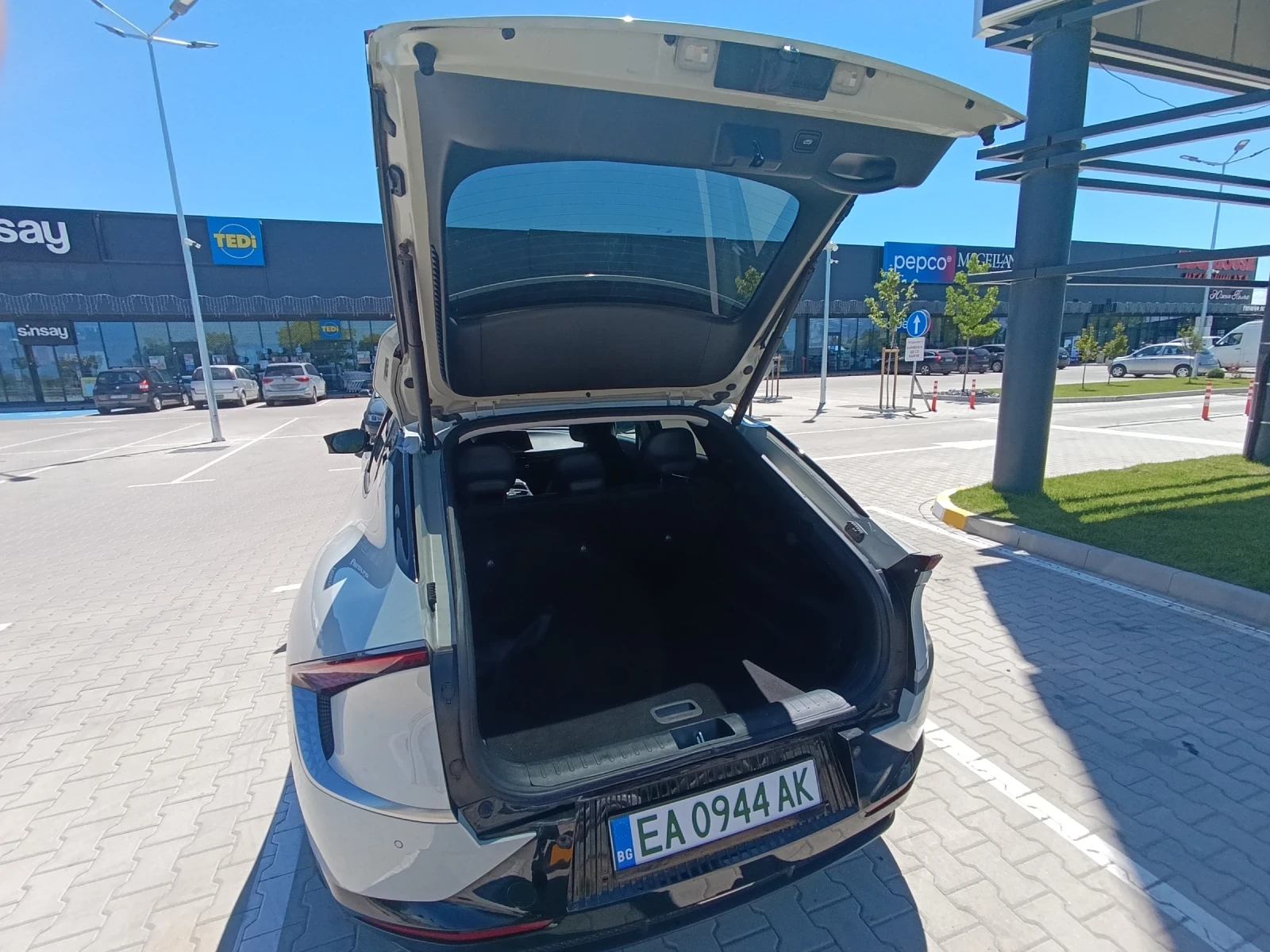Kia EV6 Awd 325 4x4 77.7 kw, снимка 9 - Автомобили и джипове - 55078574