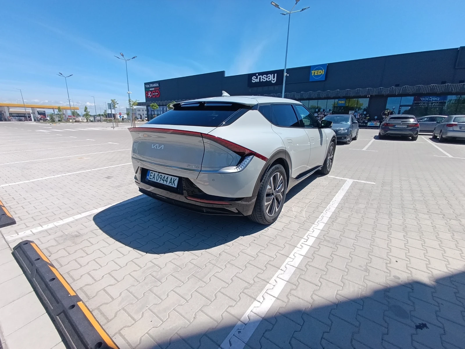 Kia EV6 Awd 325 4x4 77.7 kw, снимка 2 - Автомобили и джипове - 55078574