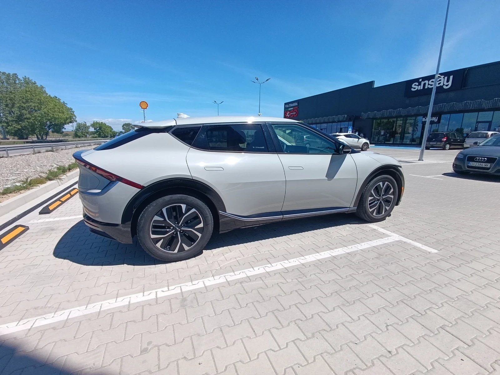 Kia EV6 Awd 325 4x4 77.7 kw, снимка 3 - Автомобили и джипове - 55078574