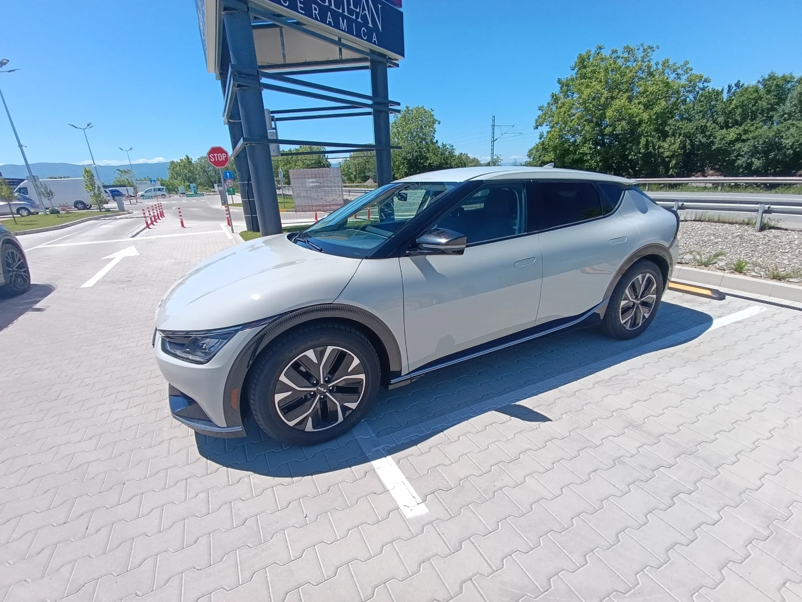 Kia EV6 Awd 325 4x4 77.7 kw, снимка 4 - Автомобили и джипове - 55078574