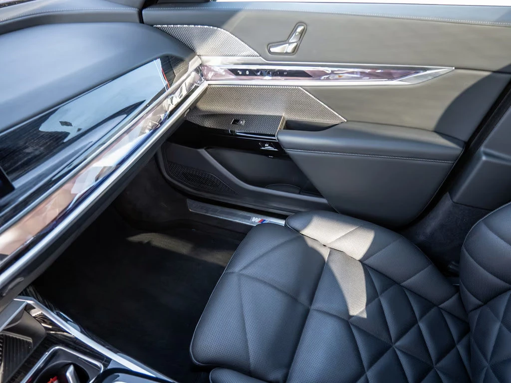 BMW 740 xDRIVE/299HP/M-SPORT/PANO/B&W/360/ACC/KLESS/766z, снимка 11 - Автомобили и джипове - 55664136