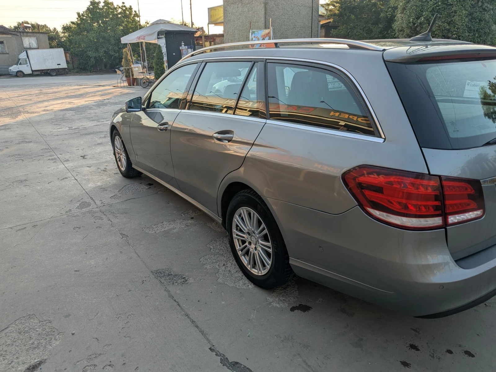 Mercedes-Benz E 200 Facelift, снимка 4 - Автомобили и джипове - 55904687