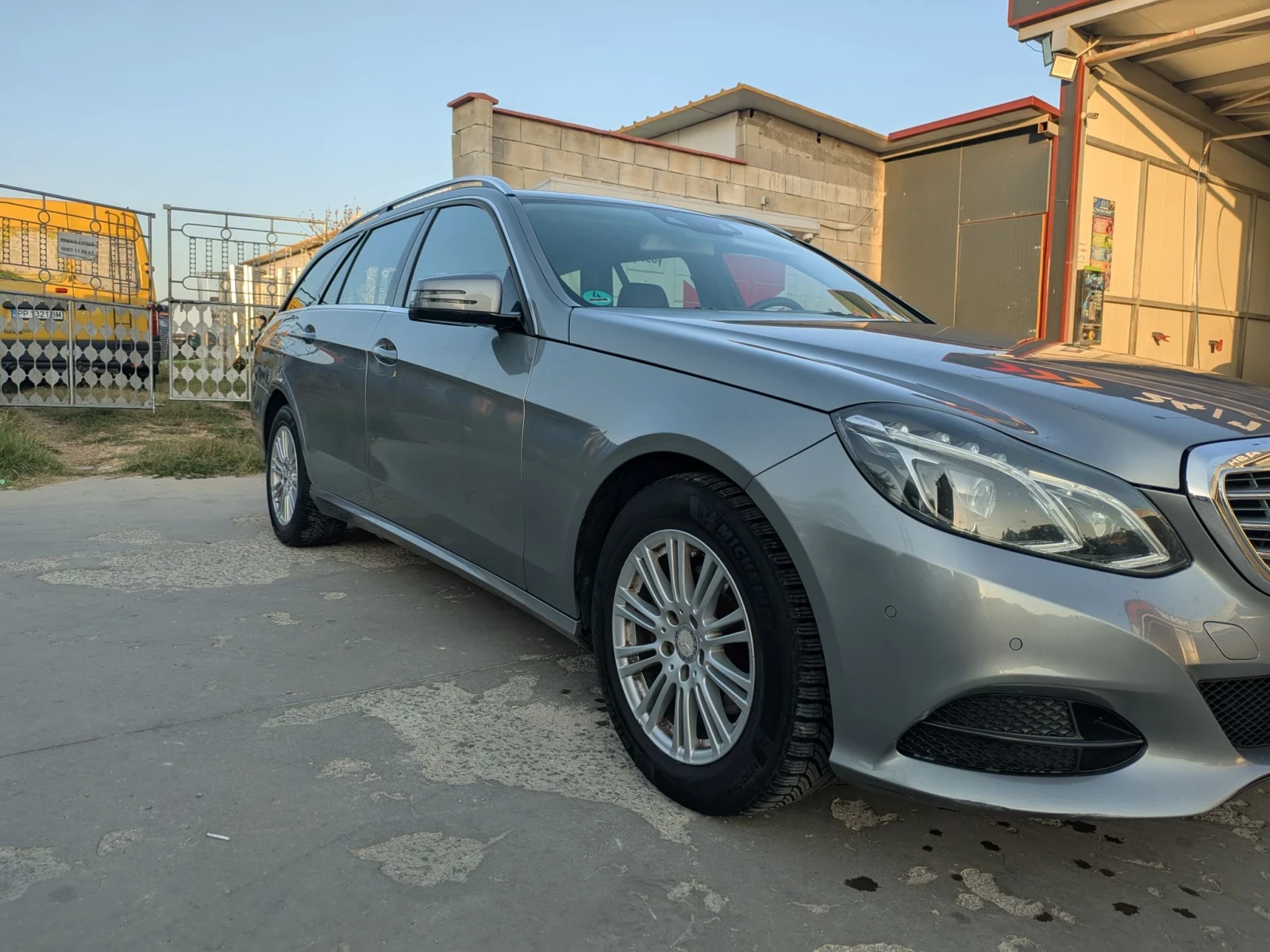 Mercedes-Benz E 200 Facelift, снимка 5 - Автомобили и джипове - 55904687