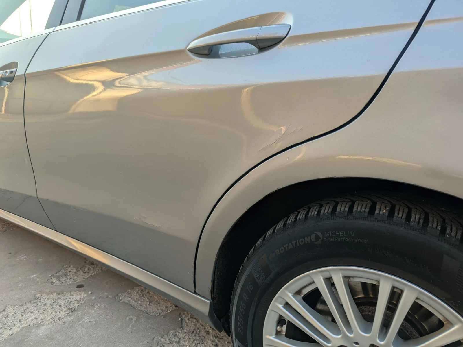 Mercedes-Benz E 200 Facelift, снимка 9 - Автомобили и джипове - 55904687