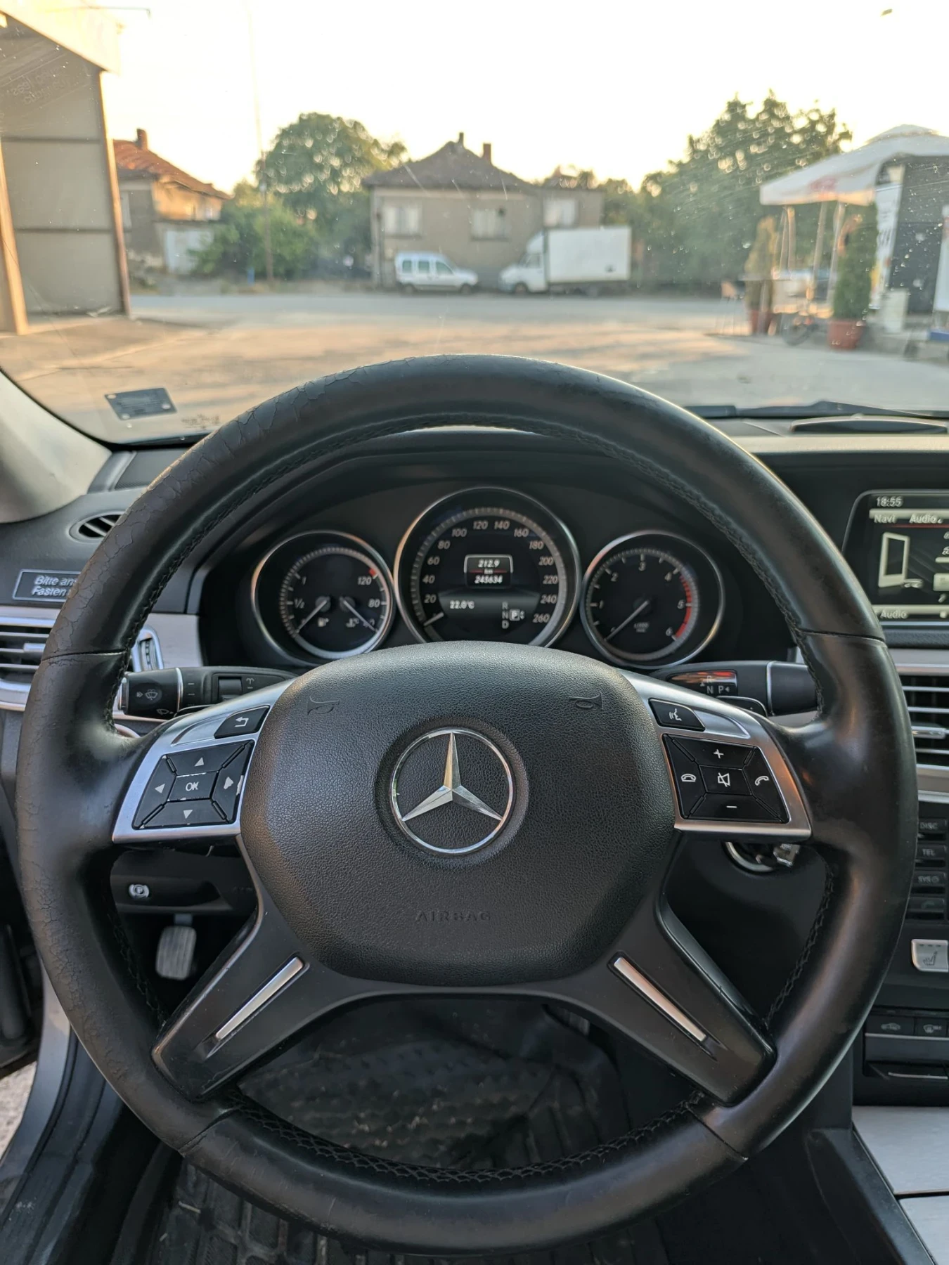 Mercedes-Benz E 200 Facelift, снимка 11 - Автомобили и джипове - 55904687