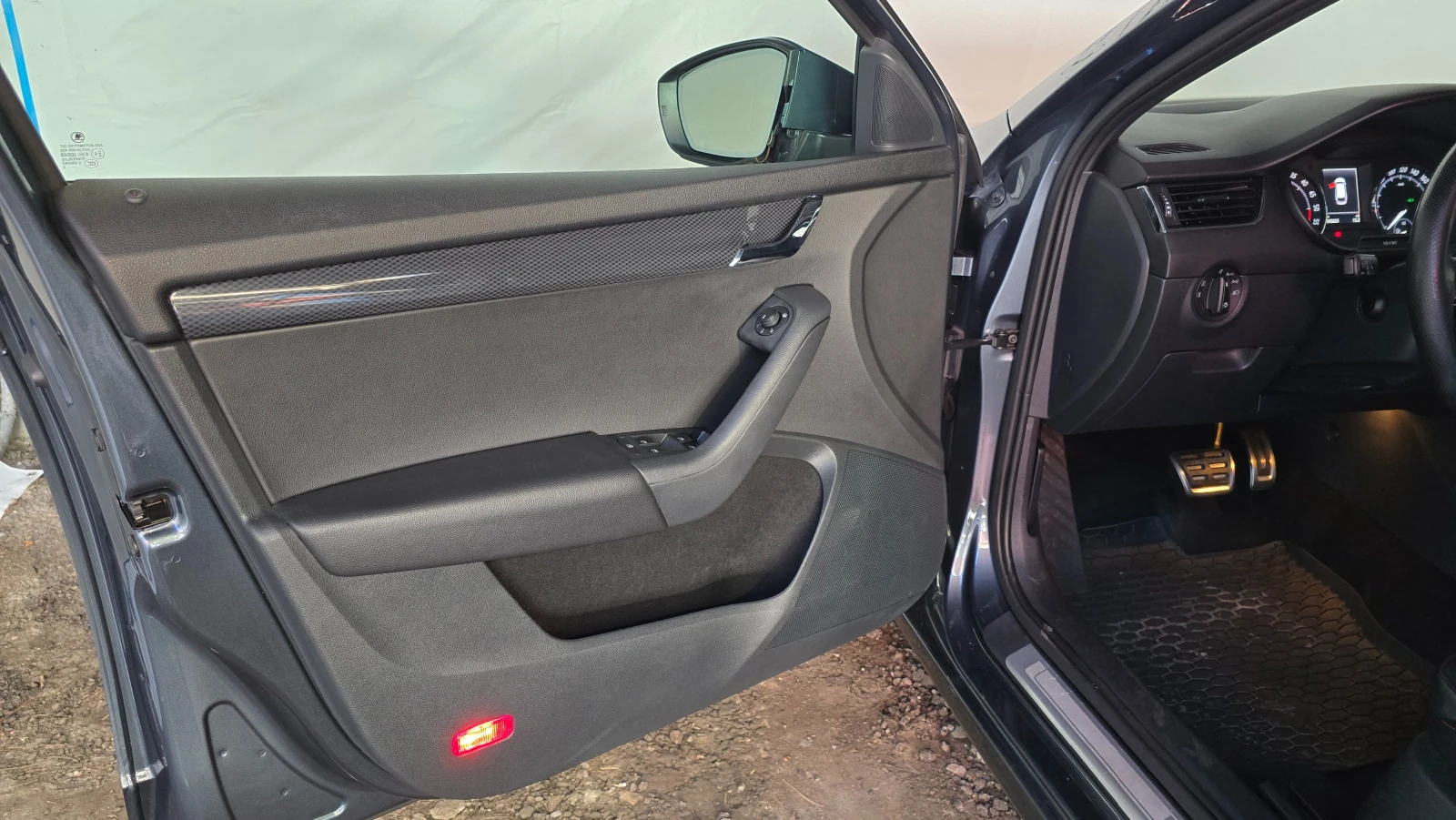 Skoda Octavia 2.0 TDI VRS| BI-XENON* ПОДГРЕВ* , снимка 13 - Автомобили и джипове - 56267638