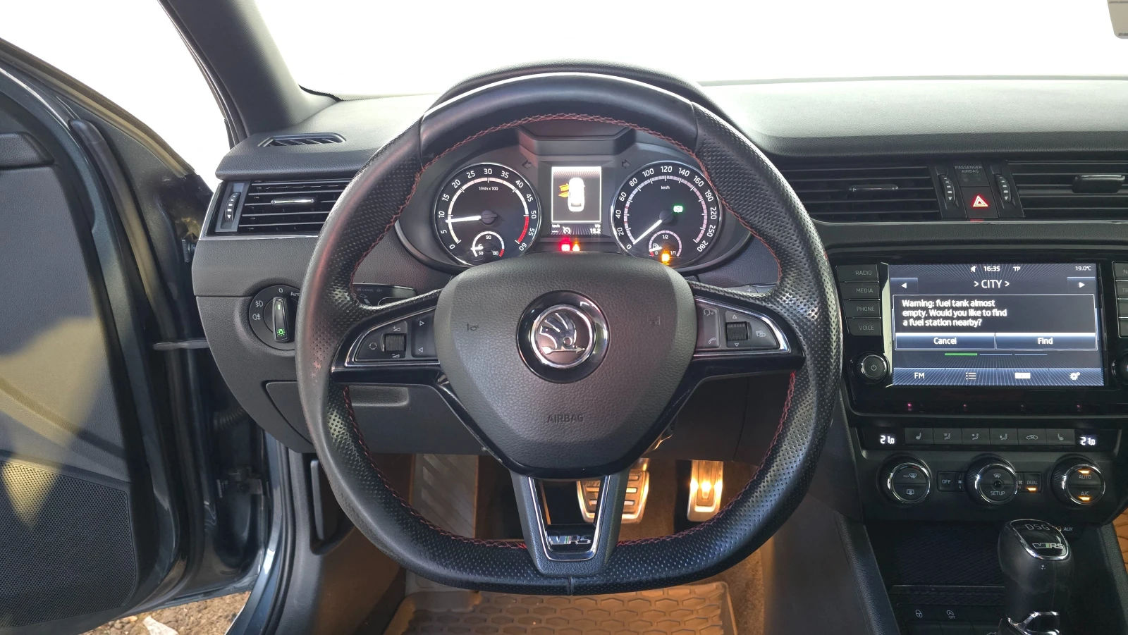 Skoda Octavia 2.0 TDI VRS| BI-XENON* ПОДГРЕВ* , снимка 9 - Автомобили и джипове - 56267638