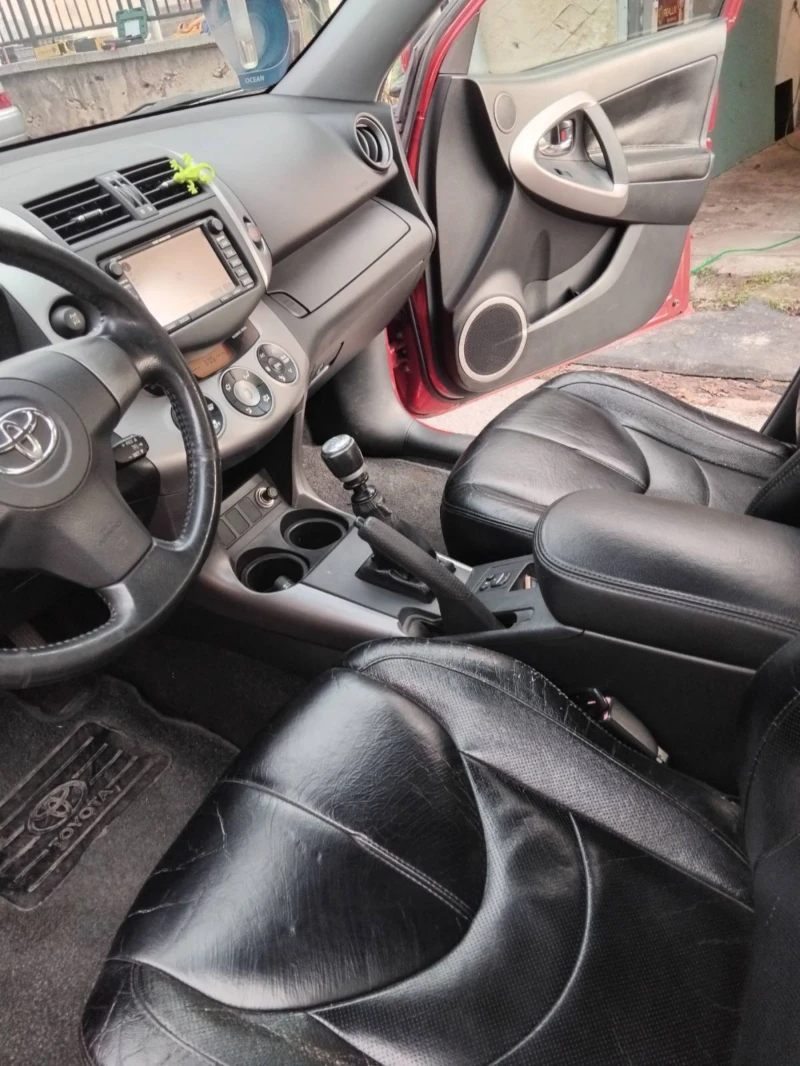Toyota Rav4 2.2 D4D, снимка 8 - Автомобили и джипове - 53261607