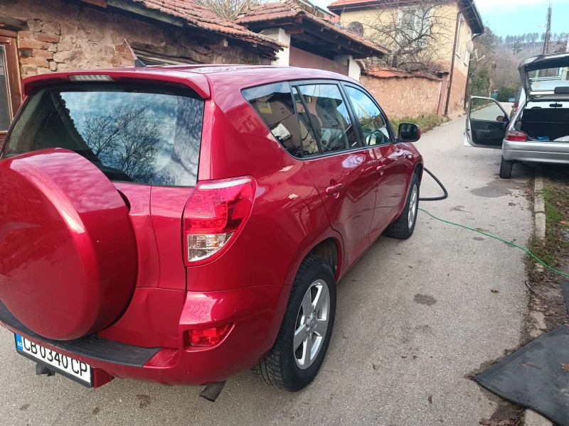 Toyota Rav4 2.2 D4D, снимка 3 - Автомобили и джипове - 53261607