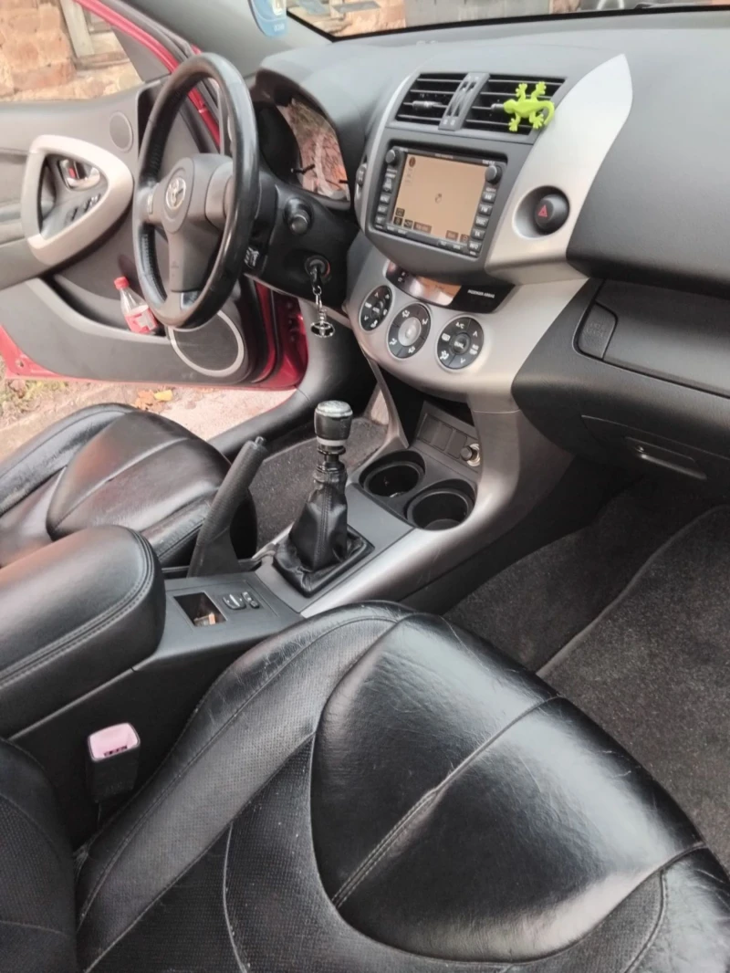 Toyota Rav4 2.2 D4D, снимка 10 - Автомобили и джипове - 53261607