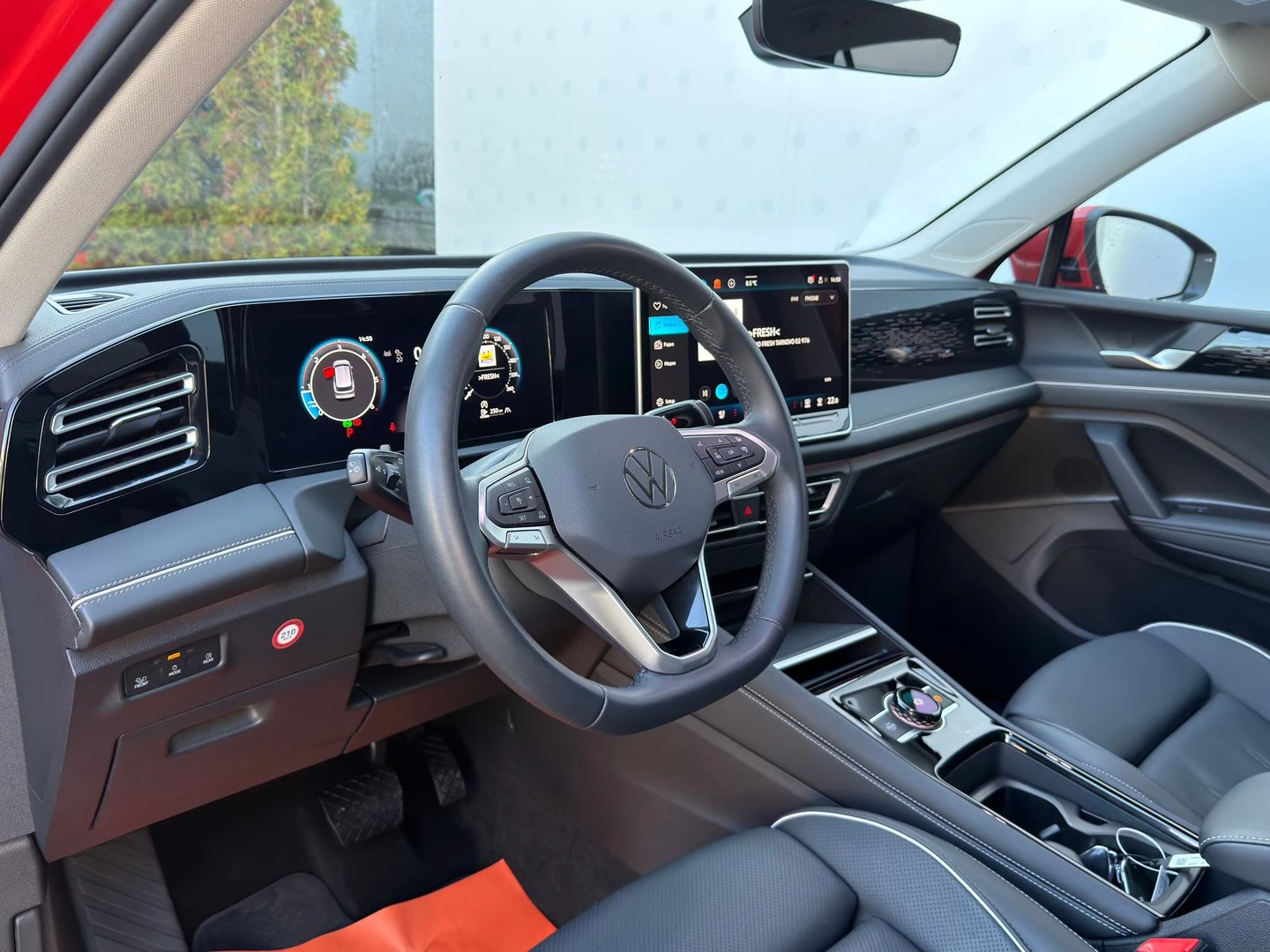 VW Tiguan Elegance 2.0 TDI SCR 4MOTION DSG - изображение 9