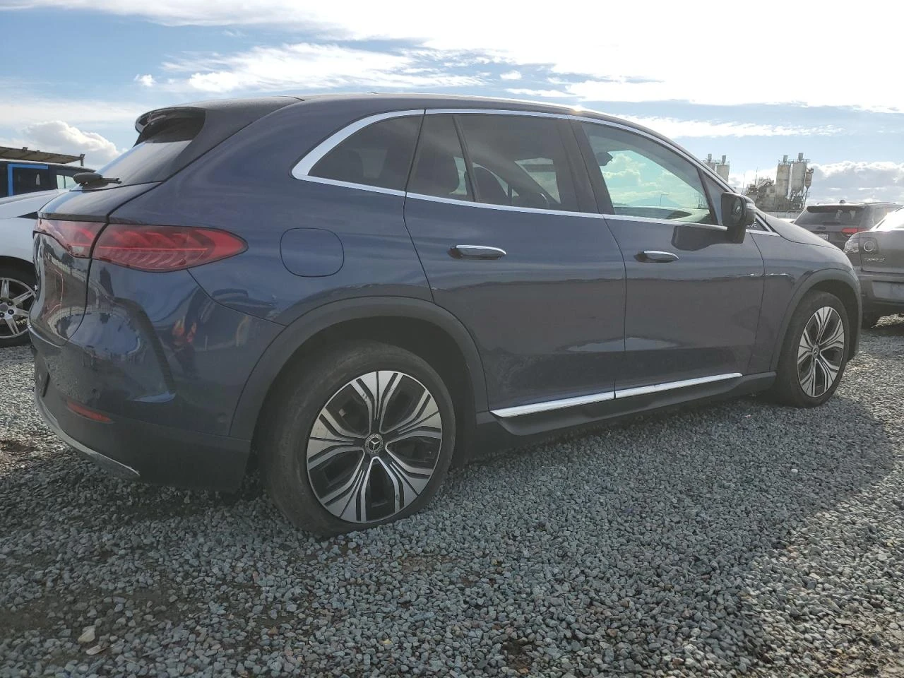 Mercedes-Benz EQE Suv 350+ , снимка 3 - Автомобили и джипове - 54141036