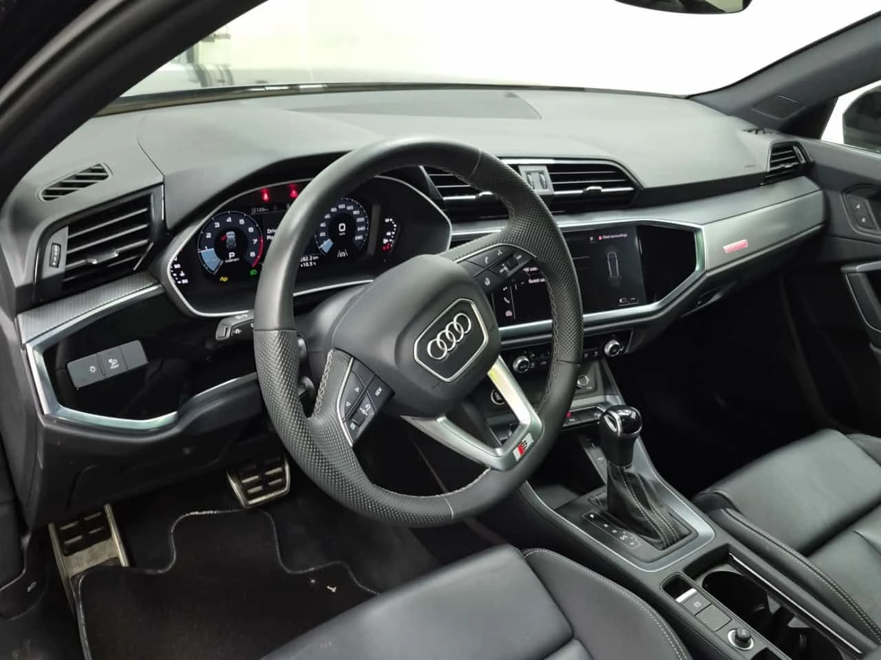 Audi Q3 * Progressiv * DIGITAL * 2 КЛЮЧА * PANO * АВТОКРЕД, снимка 5 - Автомобили и джипове - 54557173
