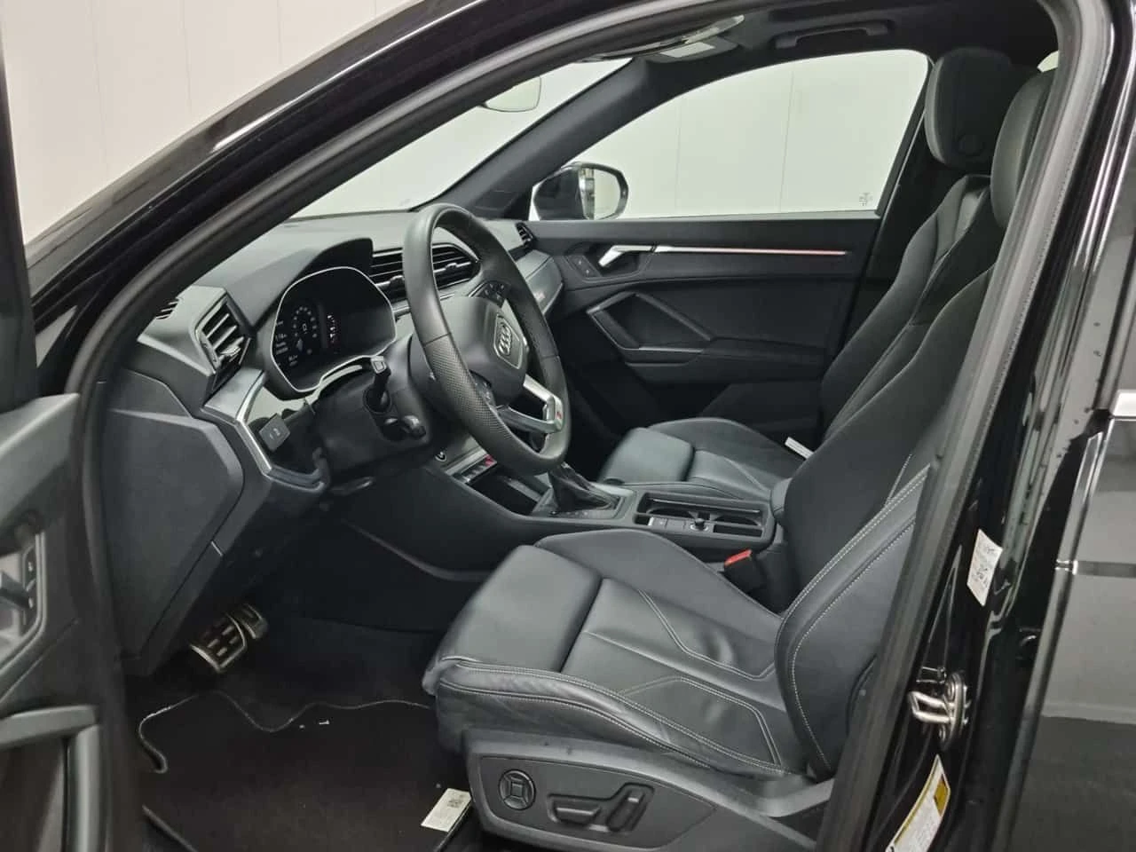 Audi Q3 * Progressiv * DIGITAL * 2 КЛЮЧА * PANO * АВТОКРЕД, снимка 2 - Автомобили и джипове - 54557173