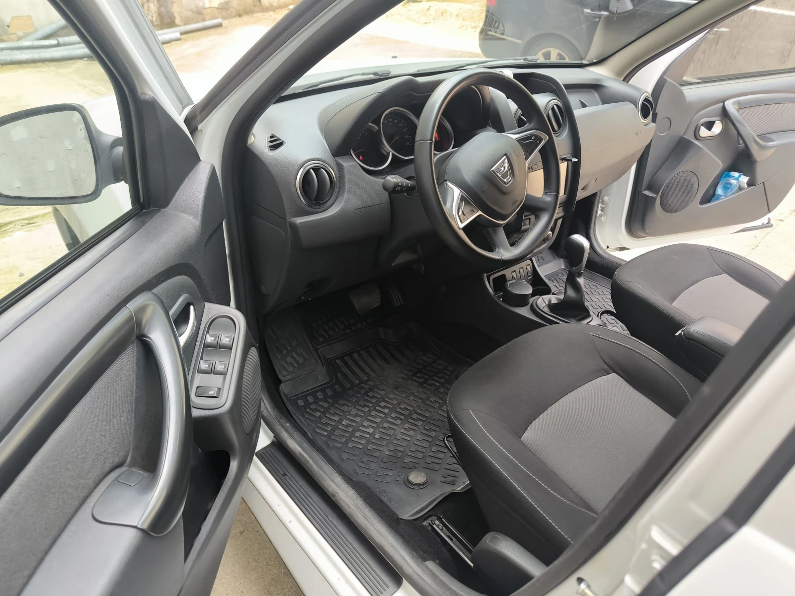 Dacia Duster 1.5 dCi, Автоматик, Eвро 6B, снимка 11 - Автомобили и джипове - 55173554