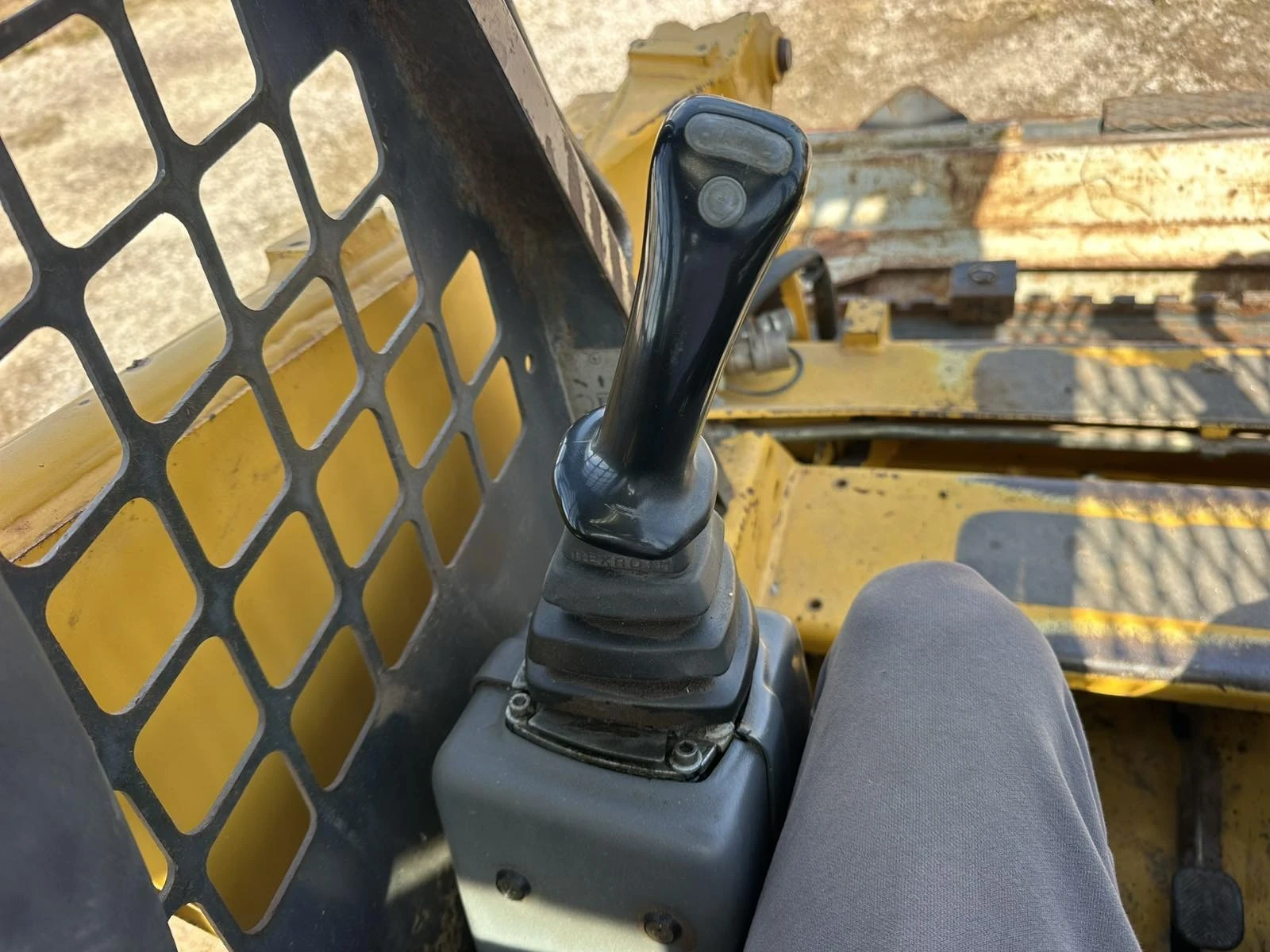 Мини челни товарачи Komatsu, снимка 10 - Индустриална техника - 55137012