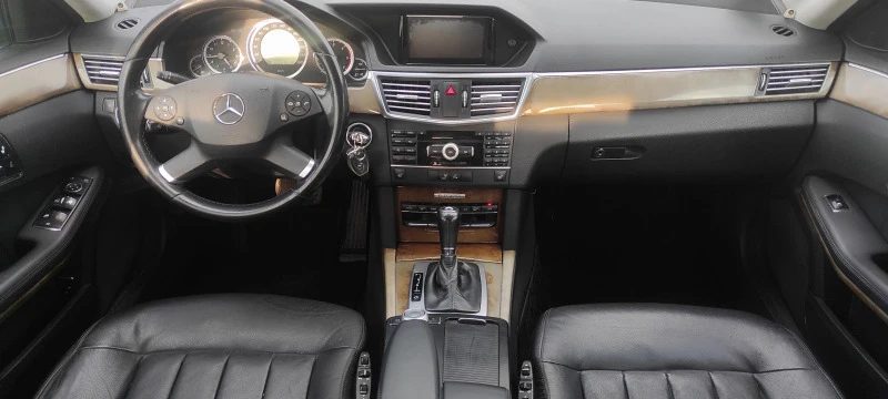 Mercedes-Benz E 220, снимка 12 - Автомобили и джипове - 45317409