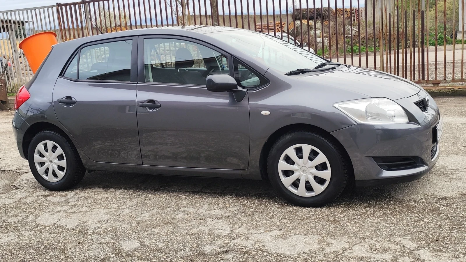 Toyota Auris 1.4D4D - изображение 4