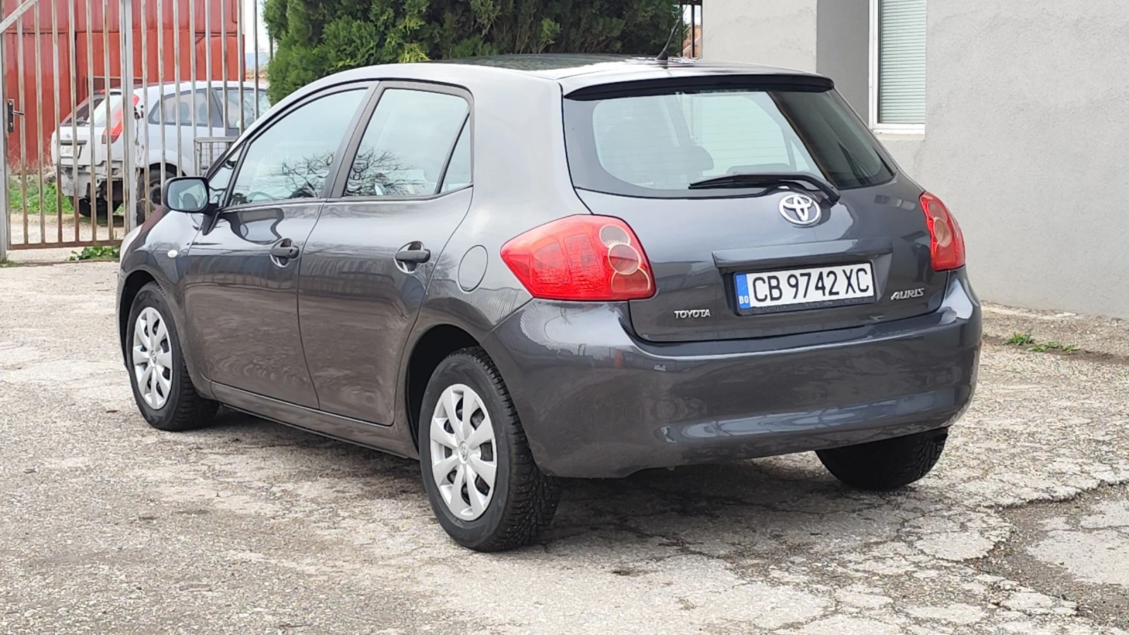 Toyota Auris 1.4D4D - изображение 8