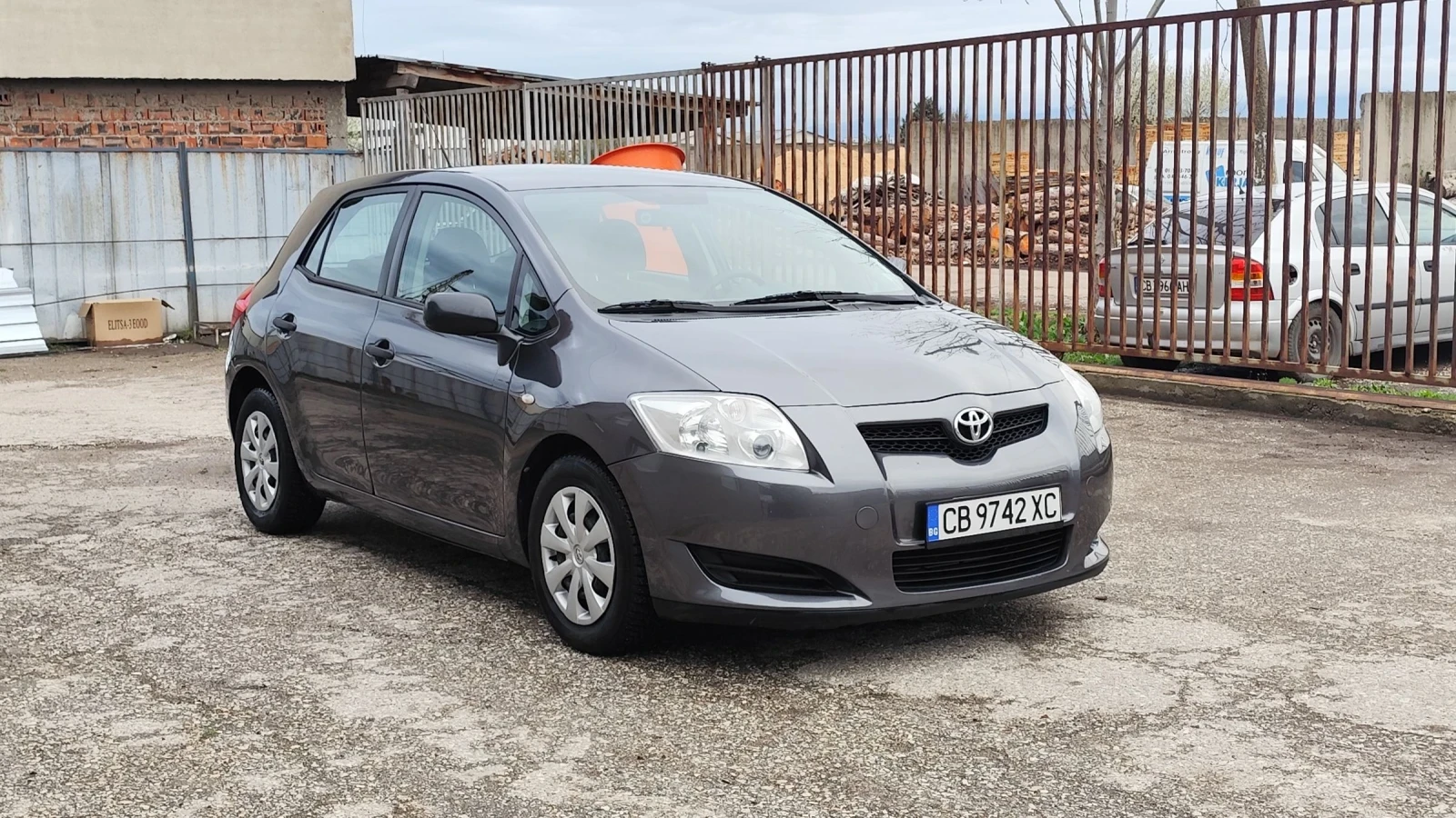 Toyota Auris 1.4D4D - изображение 3