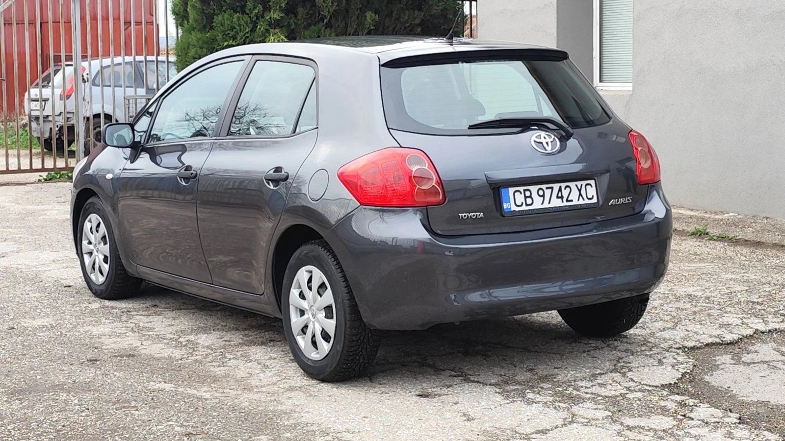 Toyota Auris 1.4D4D - изображение 9