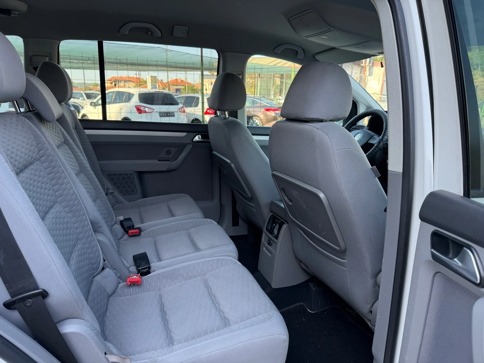 VW Touran /  // | Mobile.bg   11