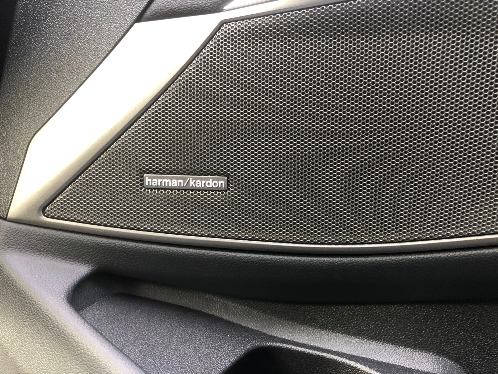 BMW 320 xDrive М Paket Facelift, снимка 16 - Автомобили и джипове - 54300735