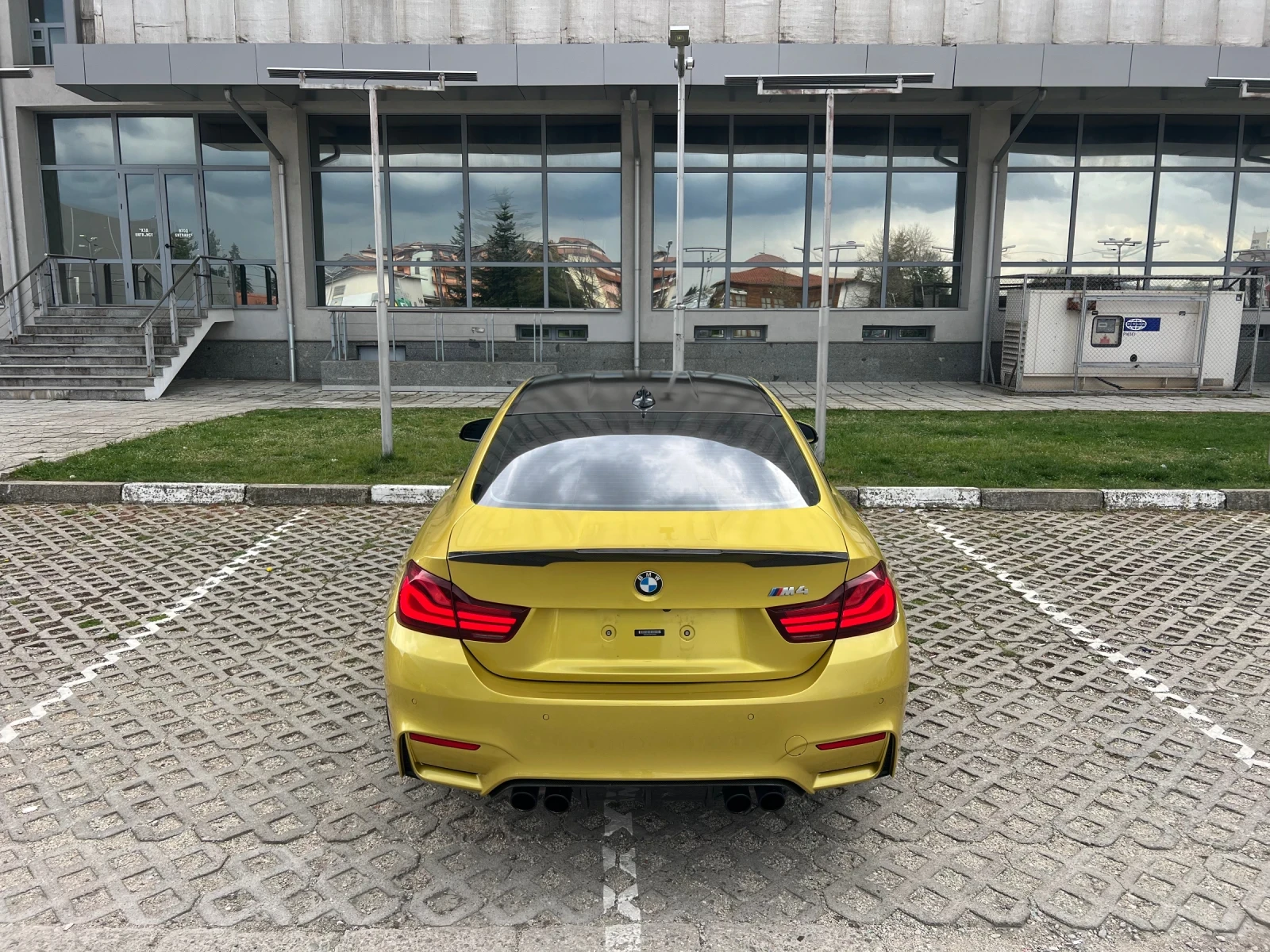 BMW M4 Austin Yellow, снимка 5 - Автомобили и джипове - 54358319