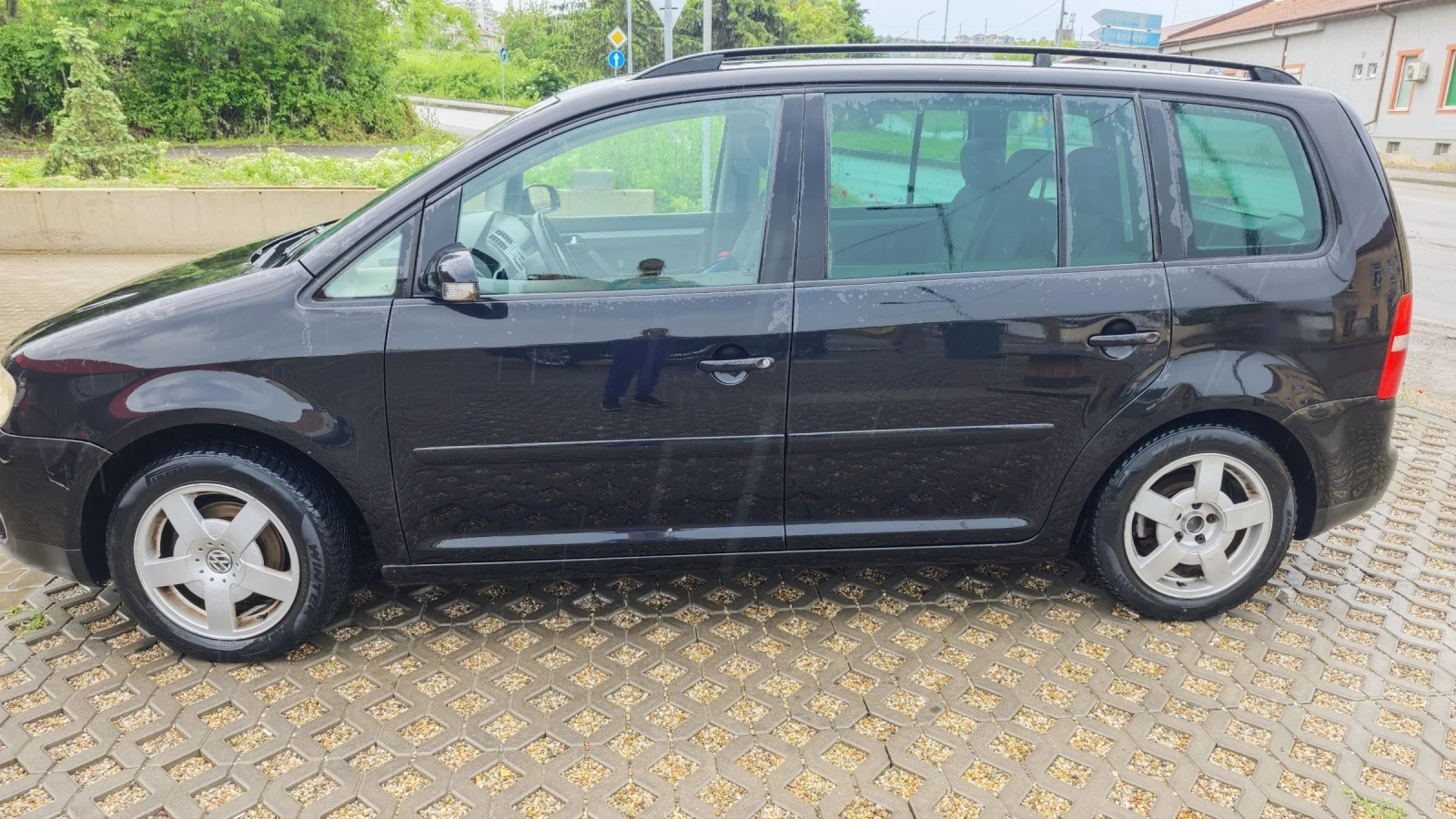 VW Touran 1.9, снимка 4 - Автомобили и джипове - 54652305