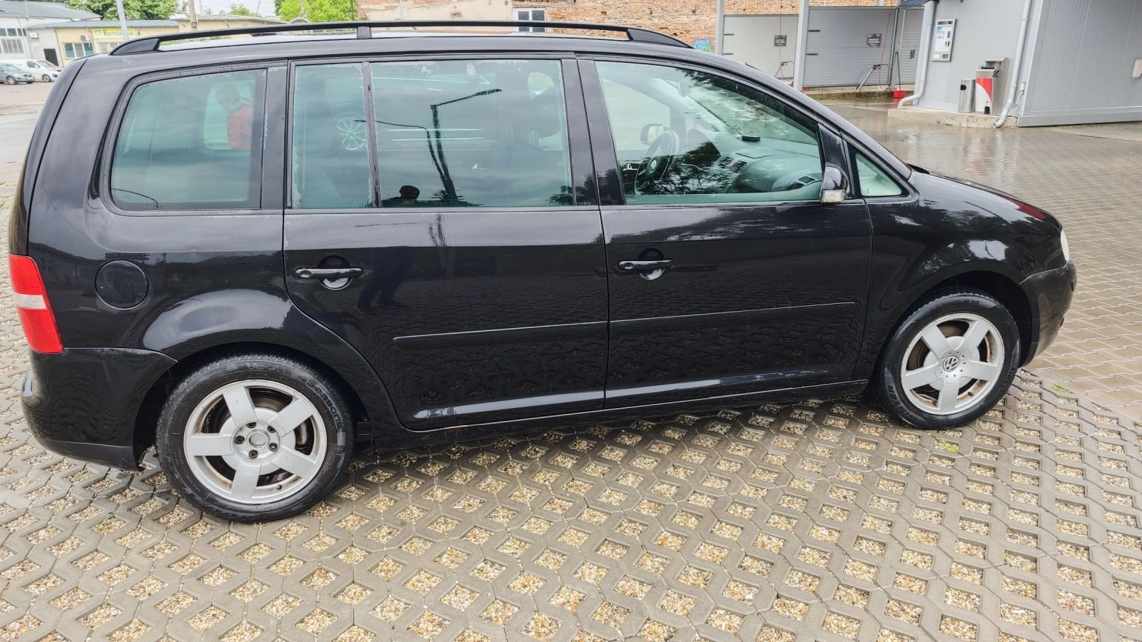 VW Touran 1.9, снимка 2 - Автомобили и джипове - 54652305