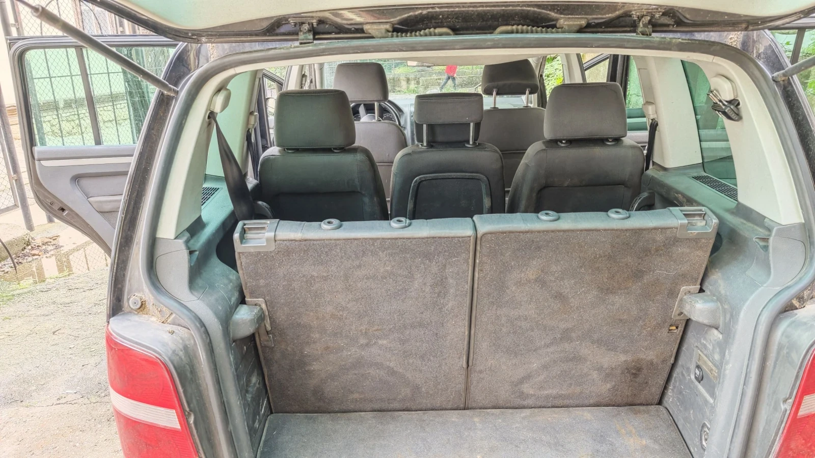 VW Touran 1.9, снимка 11 - Автомобили и джипове - 54652305