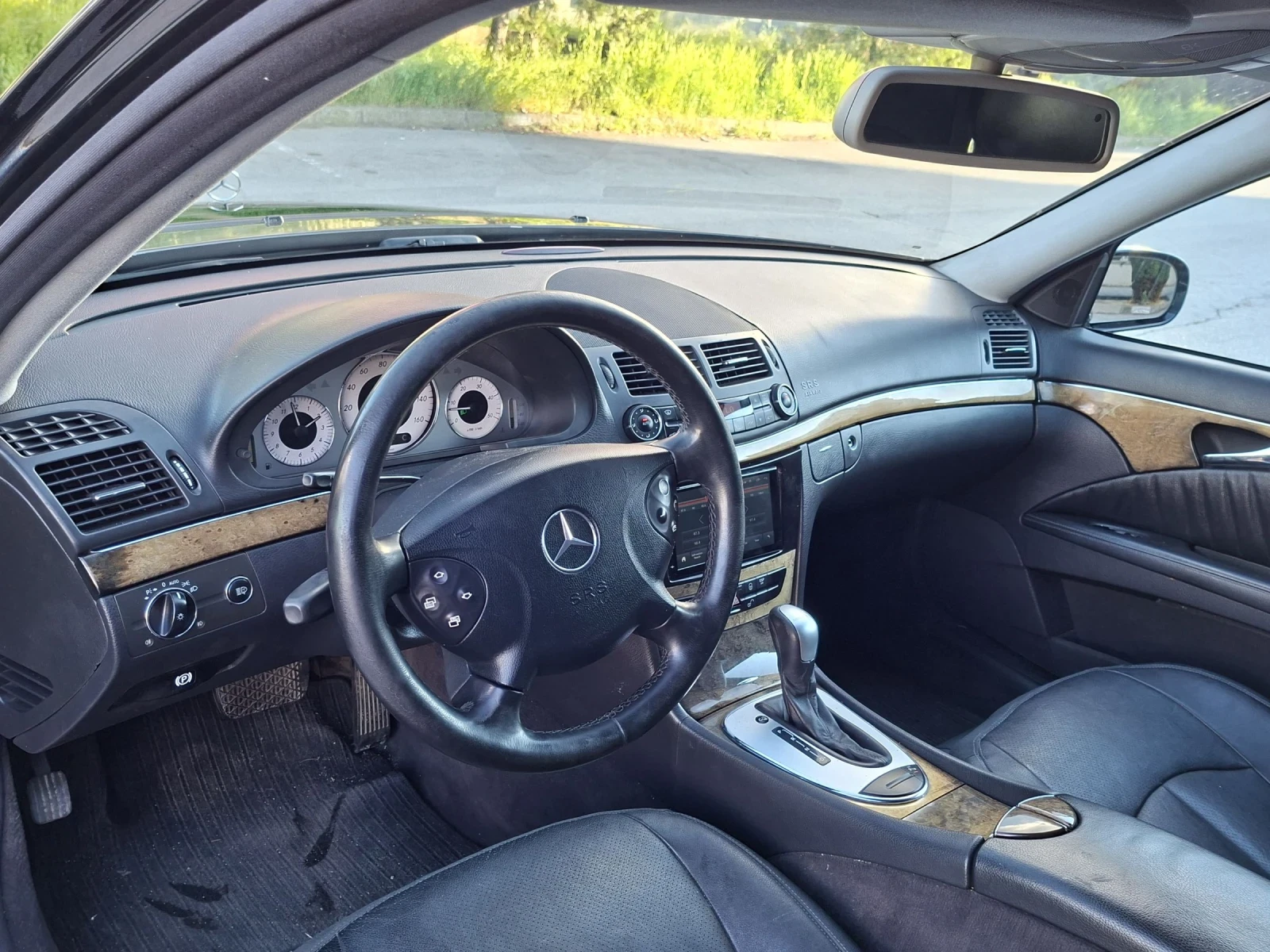 Mercedes-Benz E 320, снимка 5 - Автомобили и джипове - 54674519