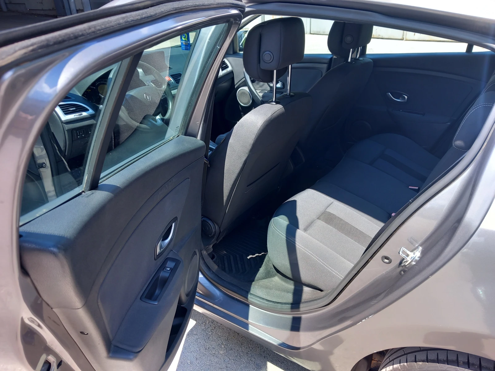 Renault Megane 1.5, снимка 10 - Автомобили и джипове - 54717348