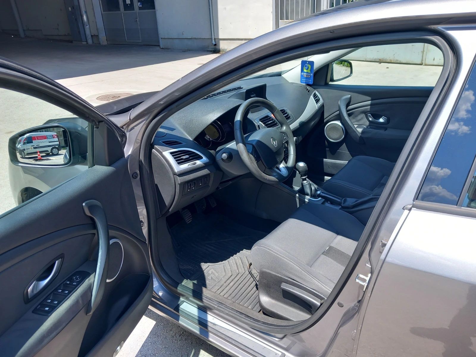 Renault Megane 1.5, снимка 9 - Автомобили и джипове - 54717348