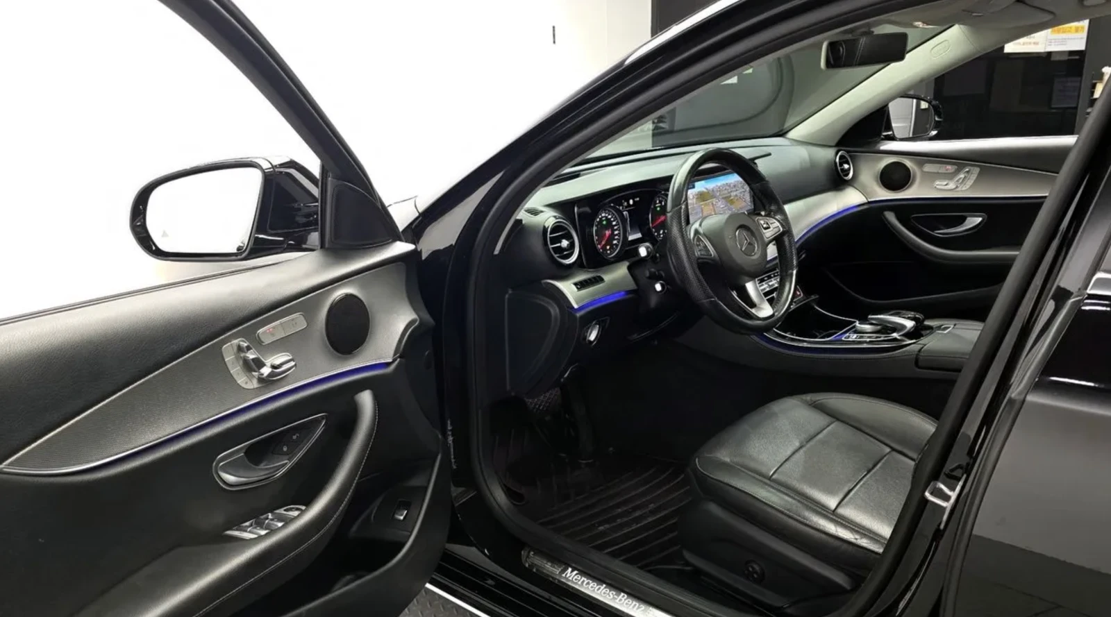 Mercedes-Benz E 200, снимка 5 - Автомобили и джипове - 54869367