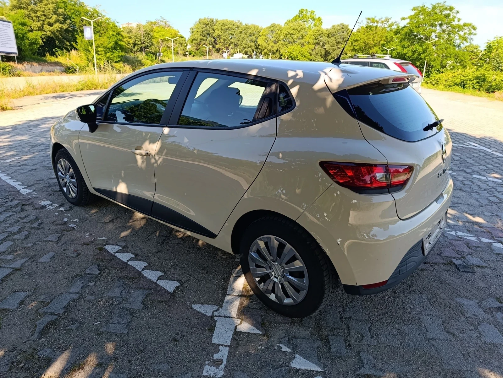 Renault Clio 1.5DCI, снимка 8 - Автомобили и джипове - 54973606